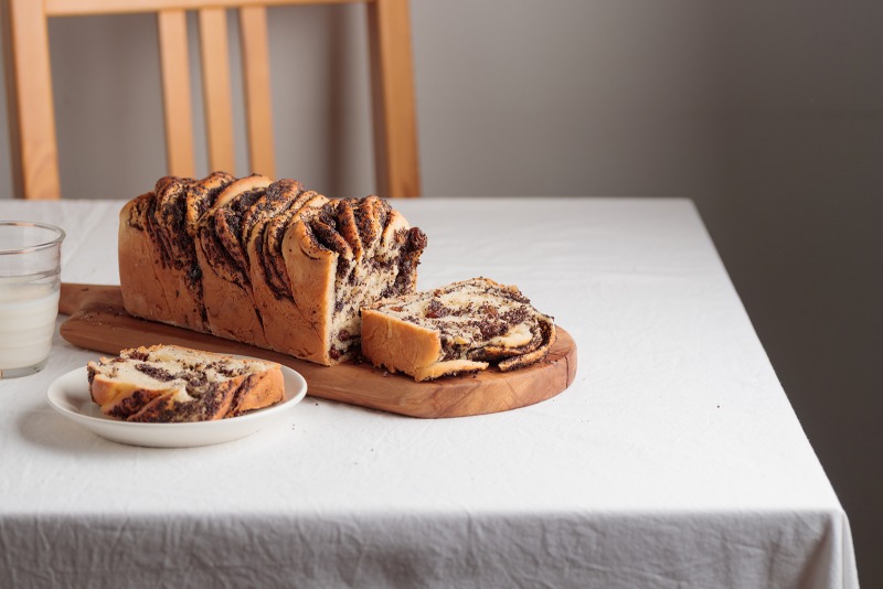 sweet-swirl-homemade-bread-with-poppy-seeds.jpg